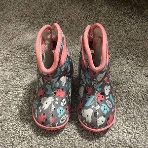 Bogs boots size 5. Excellent condition.